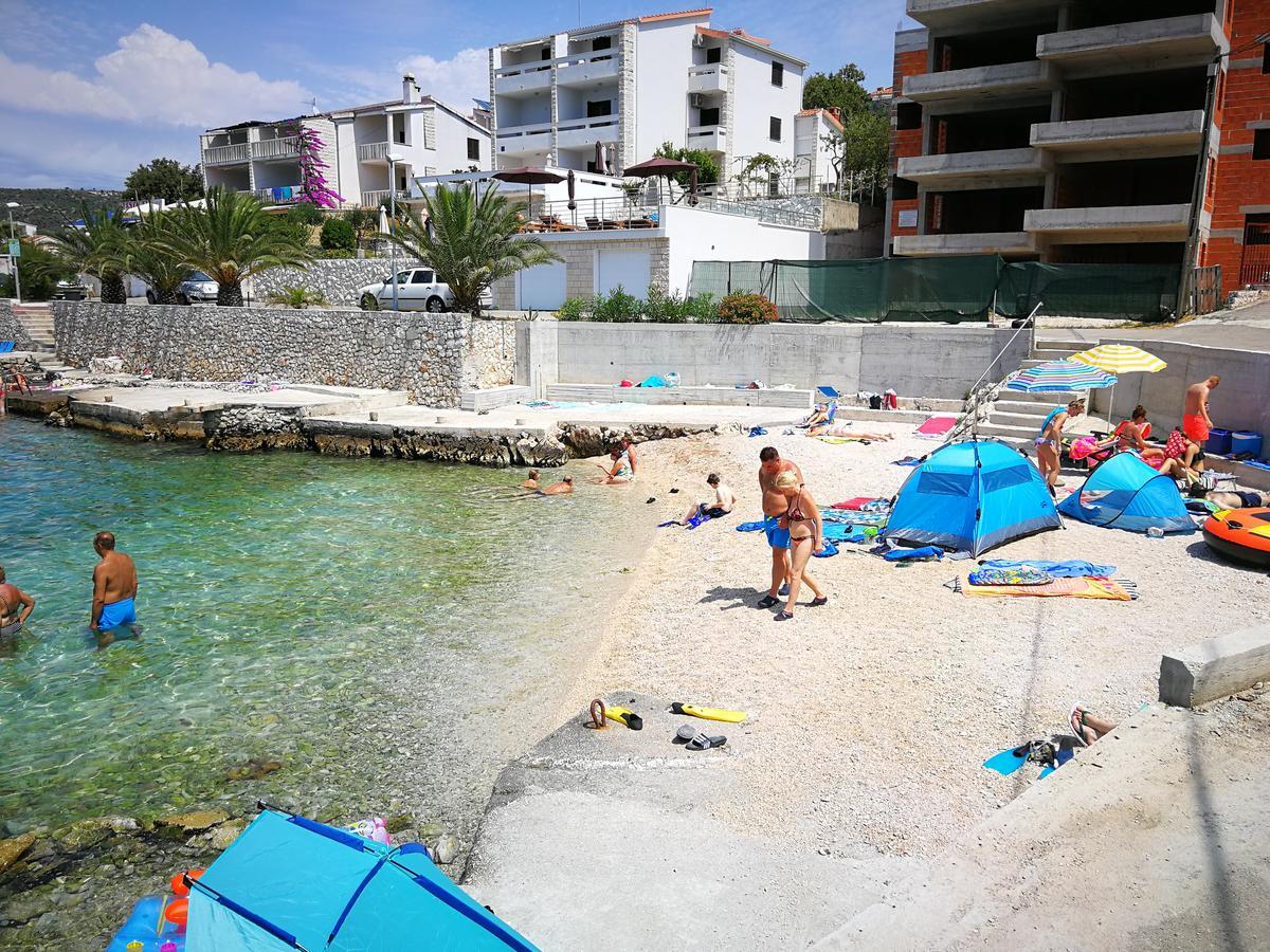 Apartments Villa Laguna With Pool Ražanj Exterior foto